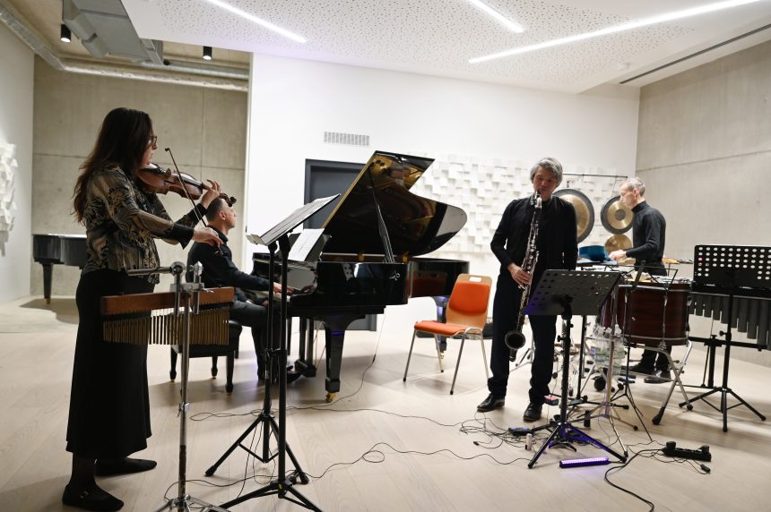 Hudební soušasnost: Kwartludium IN TOUCH, 6. listopadu 2025, Komorní sál Fakulty umění Ostravské univerzity – Kwartludium (foto Jan Niederle)