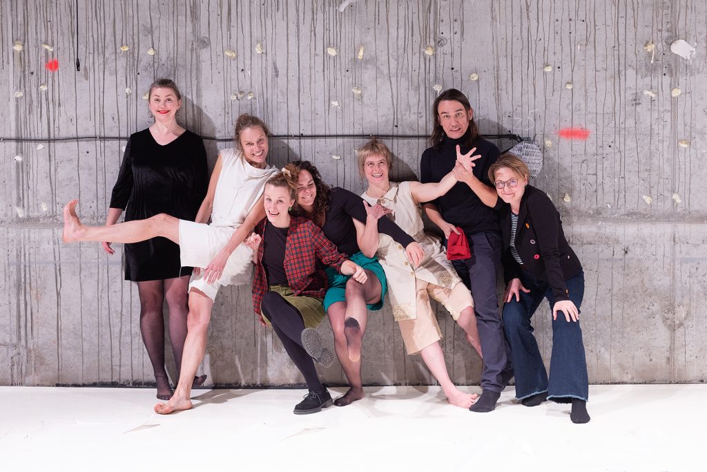 Dramaturgická rada a tým festivalu Feet Forward Lucia Račková, Barbora Látalová, Jazmína Piktorová, Lída Šindlerová, Zden Brungot Svíteková, Lukáš Karásek a Mirka Eliášová (foto Adéla Vosičková)