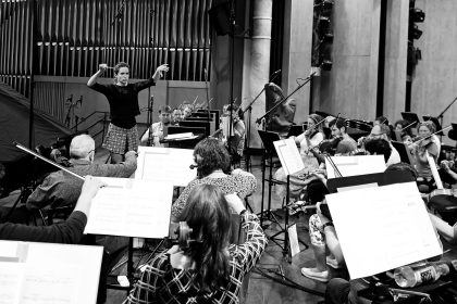 Alena Hron a Janáčkova filharmonie Ostrava – natáčení CD Vítězslava Kaprálová – The Completed Orchestral Works (foto Martin Straka)