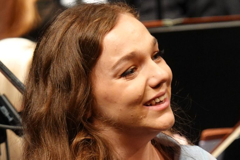 Mezinárodní pěvecká soutěž Antonína Dvořáka: Závěrečný koncert vítězů a laureátů, 14. listopadu 2025, Karlovarské městské divadlo – Fanni Faluvégi (zdroj Mezinárodní pěvecká soutěž Antonína Dvořáka)