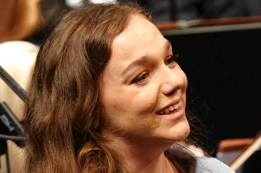 Mezinárodní pěvecká soutěž Antonína Dvořáka: Závěrečný koncert vítězů a laureátů, 14. listopadu 2025, Karlovarské městské divadlo – Fanni Faluvégi (zdroj Mezinárodní pěvecká soutěž Antonína Dvořáka)