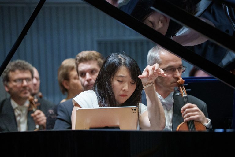 Claire Huangci, 13. listopadu 2025, kino Vesmír, Ostrava (zdroj Janáčkova filharmonie Ostrava)