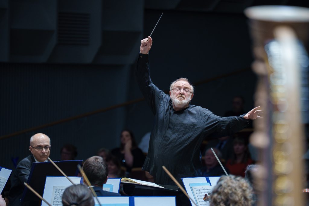 Martyn Brabbins, 13. listopadu 2025, kino Vesmír, Ostrava (zdroj Janáčkova filharmonie Ostrava)