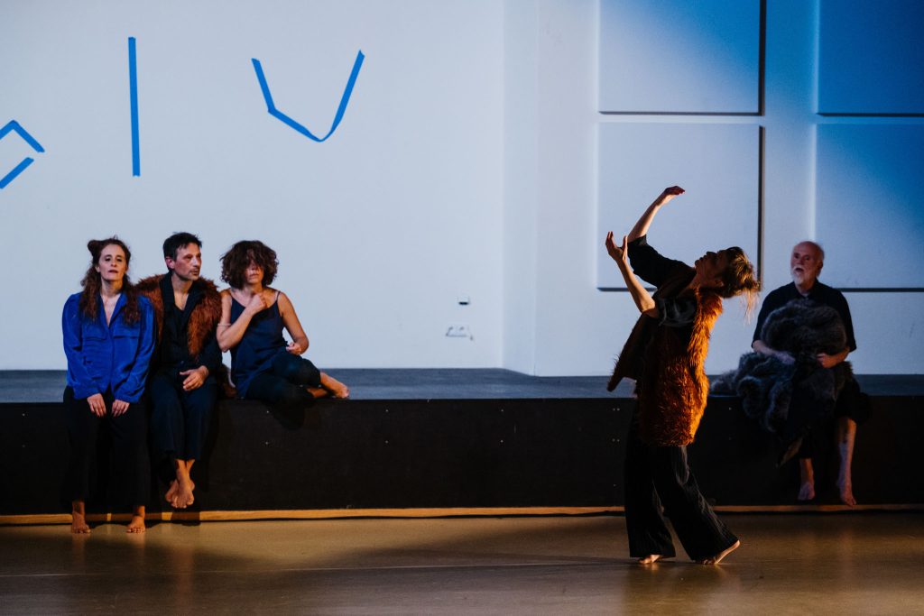 Julyen Hamilton: WOLVES, 6. listopadu 2025, Žižkostel, Praha (foto Tomáš Hejzlar)