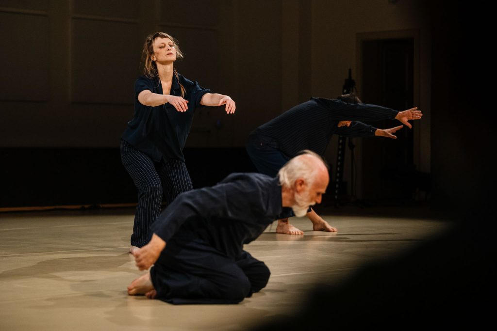 Julyen Hamilton: WOLVES, 6. listopadu 2025, Žižkostel, Praha (foto Tomáš Hejzlar)