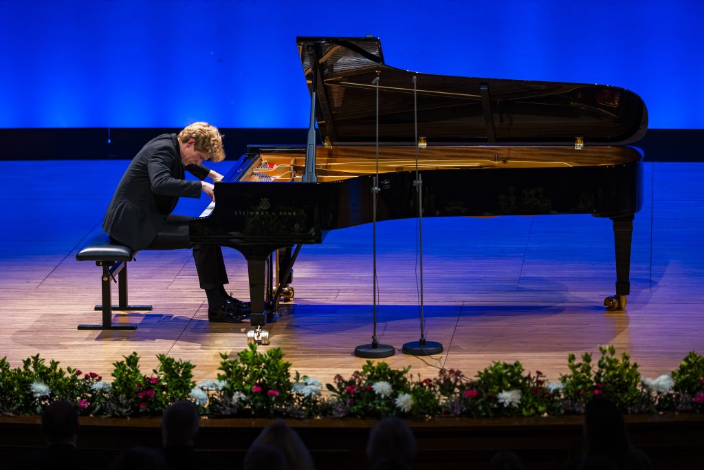 Klavírní festival Rudolfa Firkušného – Jan Lisiecki
8. listopadu 2025, Dvořákova síň, Rudolfinum, Praha – Jan Lisiecki (foto Václav Hodina)