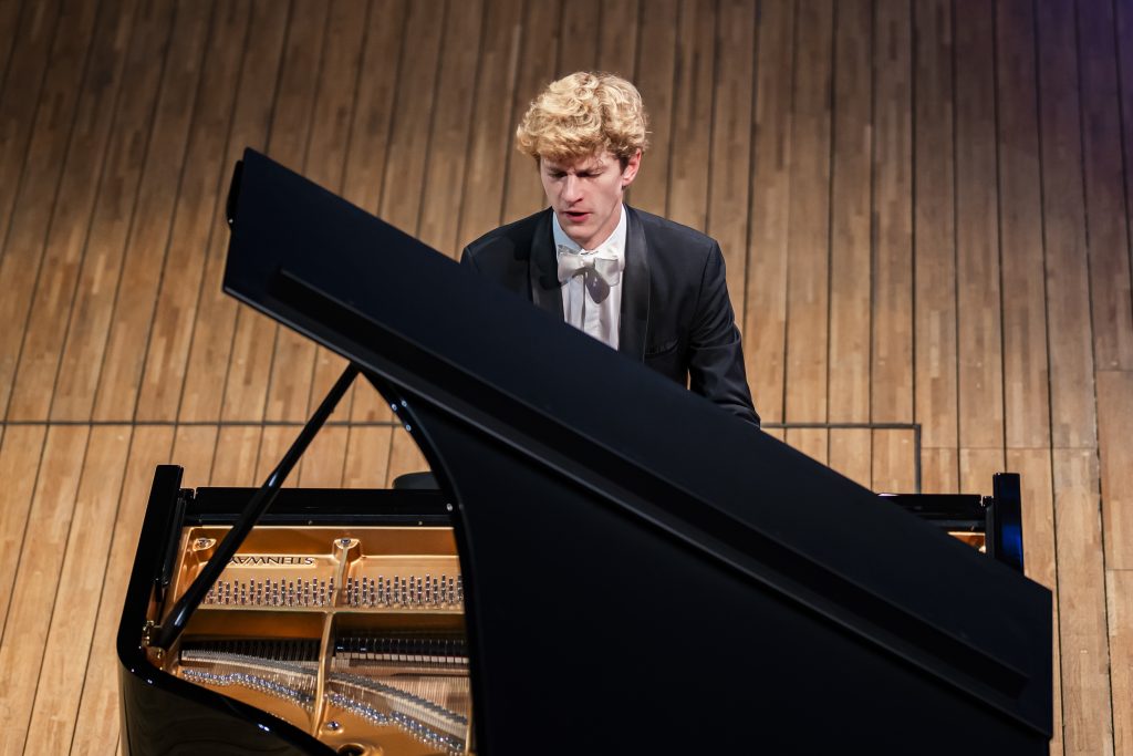 Klavírní festival Rudolfa Firkušného – Jan Lisiecki
8. listopadu 2025, Dvořákova síň, Rudolfinum, Praha – Jan Lisiecki (foto Václav Hodina)