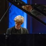 Klavírní festival Rudolfa Firkušného – Jan Lisiecki 8. listopadu 2025, Dvořákova síň, Rudolfinum, Praha – Jan Lisiecki (foto Václav Hodina)
