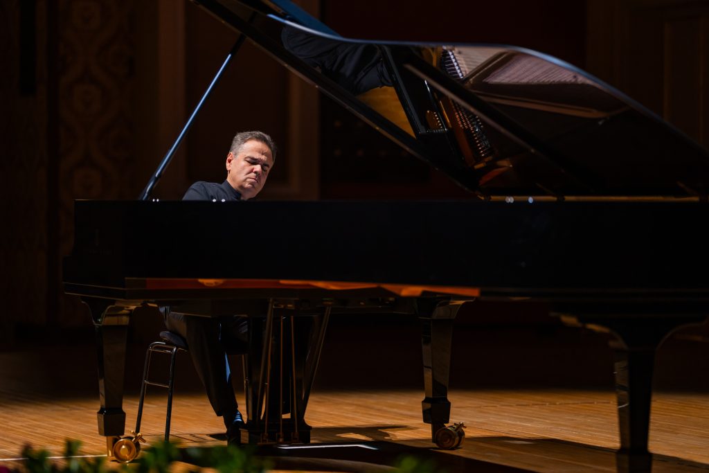 Klavírní festival Rudolfa Firkušného: Arkadij Volodos, 13. listopadu 2025, Rudolfinum, Dvořákova síň (foto Václav Hodina)