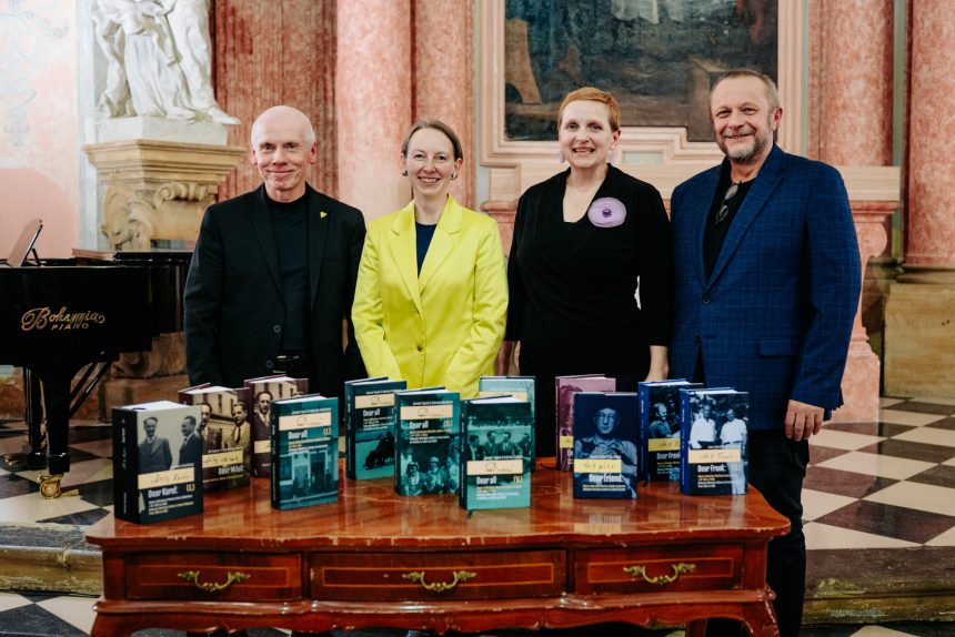 Křest souborné edice korespondence Bohuslava Martinů, 12. listopadu 2025, Kaple Božího Těla v Uměleckém centru Univerzity Palackého v Olomouci – Vít Zouhar, Gabriela Žatková, Gabriela Coufalová a Jaromír Synek (zdroj Blanka Hrubá)