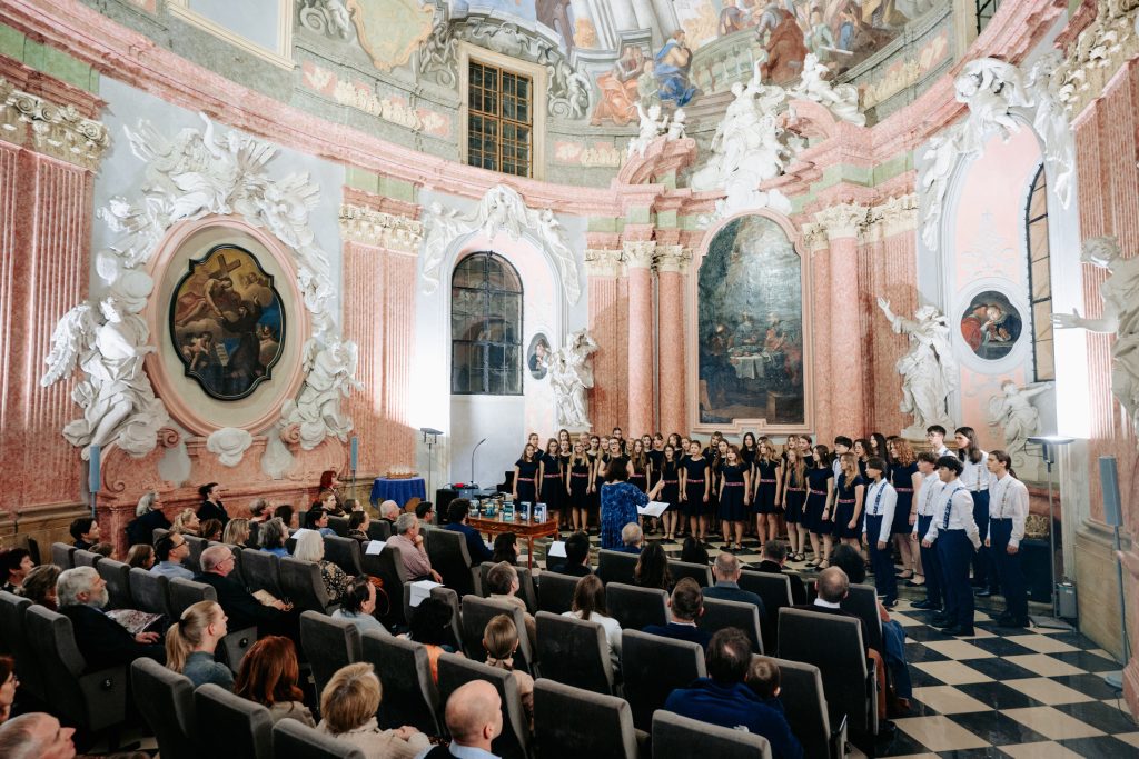 Křest souborné edice korespondence Bohuslava Martinů, 12. listopadu 2025, Kaple Božího Těla v Uměleckém centru Univerzity Palackého v Olomouci – Jana Synková a Campanella (zdroj Blanka Hrubá)