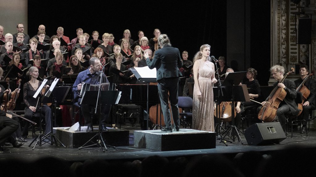Koncert pro Liberecký kraj: Jakub Jedlinský, Iris Geißler, Gabriela Vermelho, Komorní orchestr Drážďanské filharmonie, Filharmonický sbor Drážďany, 2. listopadu 2025, Divadlo F. X. Šaldy, Liberec (zdroj Lípa Musica, foto Martin Špedla)