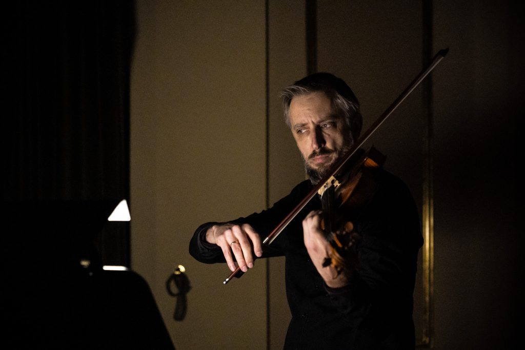 Arvo Pärt 90 &Tigran Mansurjan, 6. listopadu 2025, Besední dům, Brno – Julian Veverica (foto Jakub Joch)