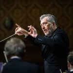 Česká filharmonie: Thomas Adès, 3. prosince 2025, Rudolfinum, Dvořákova síň – Thomas Adès a Česká filharmonie (foto Petra Hajská)