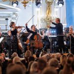 Adventní koncert Pražského jara, 4. prosince 2025, Španělský sál, Pražský hrad – Veronika Eberle, Jean-Guihen Queyras, Yannick Nézet-Séguin a Chamber Orchestra of Europe (foto Michal Fanta)