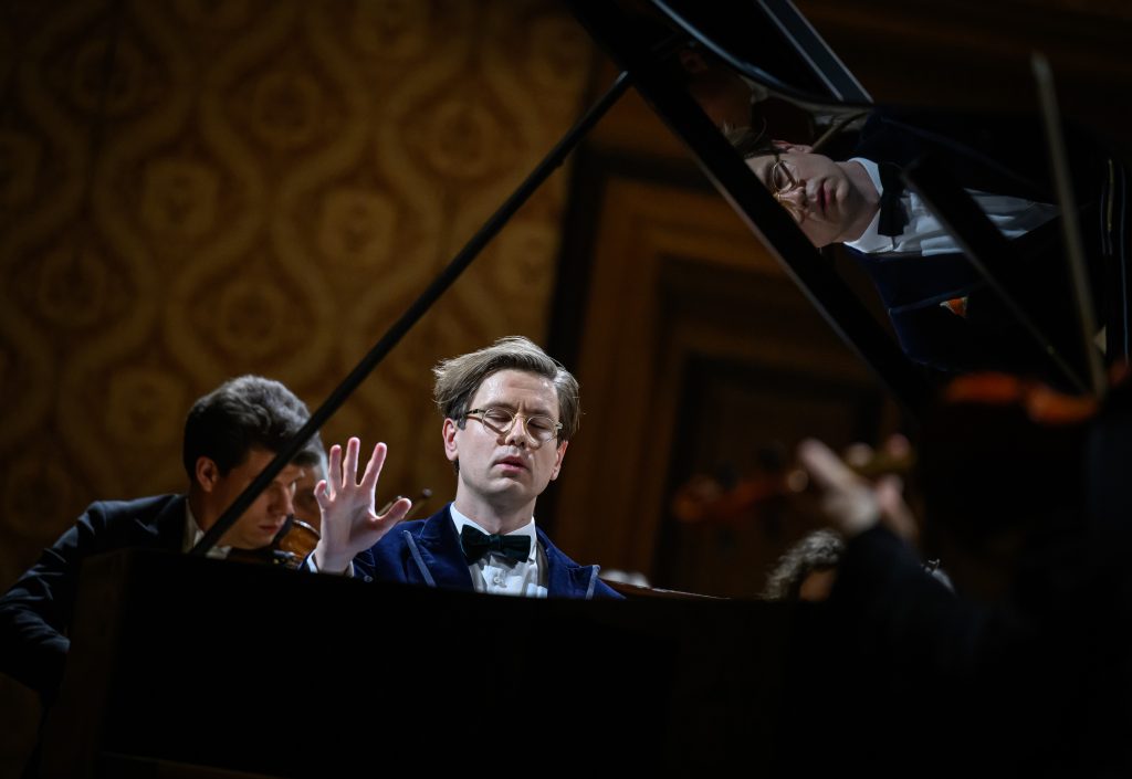 Víkingur Ólafsson, Česká filharmonie, 26. listopadu 2025, Rudolfinum, Praha (zdroj Česká filharmonie, foto Petra Hajská)