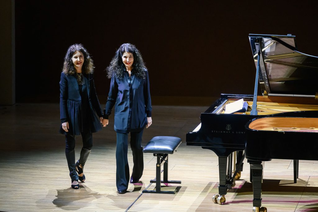 Symfonický orchestr hl. m. Prahy FOK: Katia & Marielle Labèque – Klavírní recitál, 29. listopadu 2025, Rudolfinum, Dvořákova síň (foto Petra Hajská)