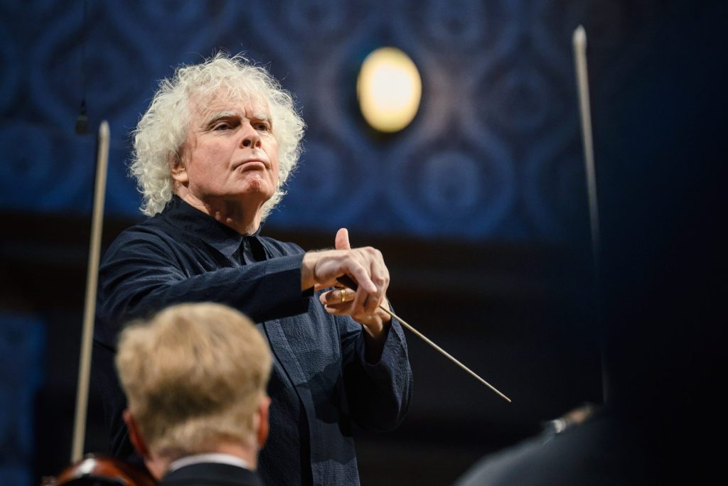 Česká filharmonie: Magdalena Kožená, 17. prosince 2025, Rudolfinum, Dvořákova síň – Sir Simon Rattle (foto Petra Hajská)