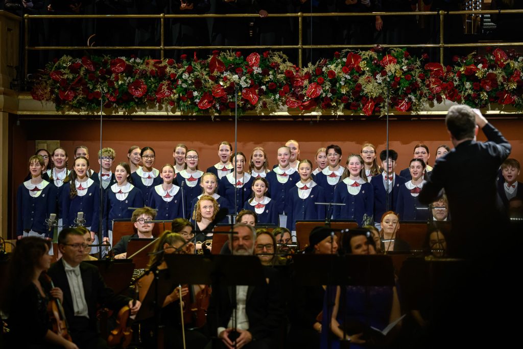 Adventní koncert Pražského filharmonického sboru: Lukáš Vasilek, Prague Philharmonia, Severáček, 13. prosince 2025, Rudolfinum (zdroj Pražský filharmonický sbor, foto Petra Hajská)