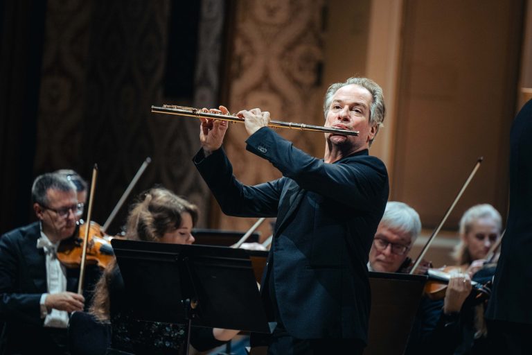 Prague Philharmonia: Mozart. Poulenc. Haydn, 30. listopadu 2025, Dvořákova síň, Rudolfinum – Emmanuel Pahud (foto Petr Chodura)