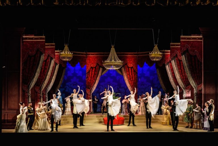 Johann Strauss: Netopýr, Divadlo J. K. Tyla Plzeň (foto Martina Root)