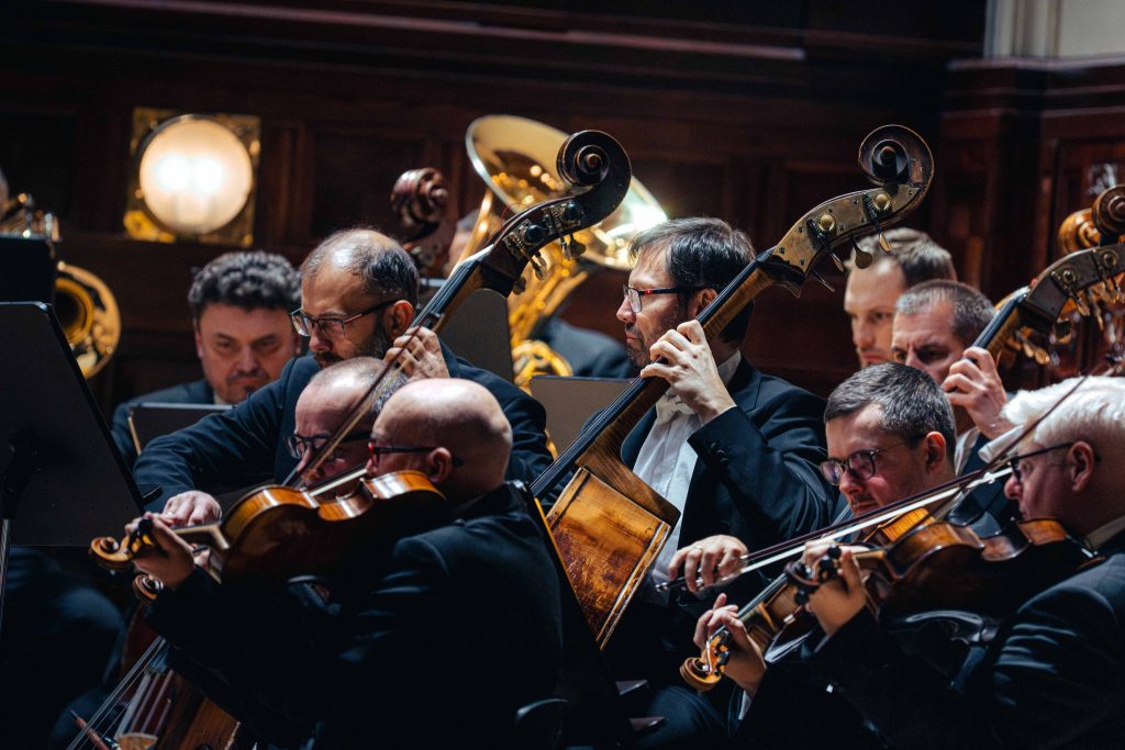 Matka Země: Symfonický orchestr hl. m. Prahy FOK, 3. prosince 025, Obecní dům, Praha (zdroj Symfonický orchestr hl. m. Prahy FOK, foto Petr Chodura)