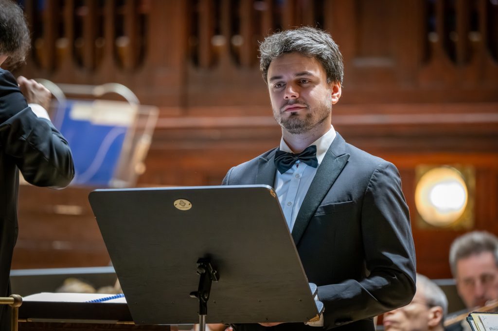 Vánoční kantáta pro UNICEF, 10. prosince 2025, Obecní dům, Smetanova síň – Lukáš Bařák (foto Ivan Malý)