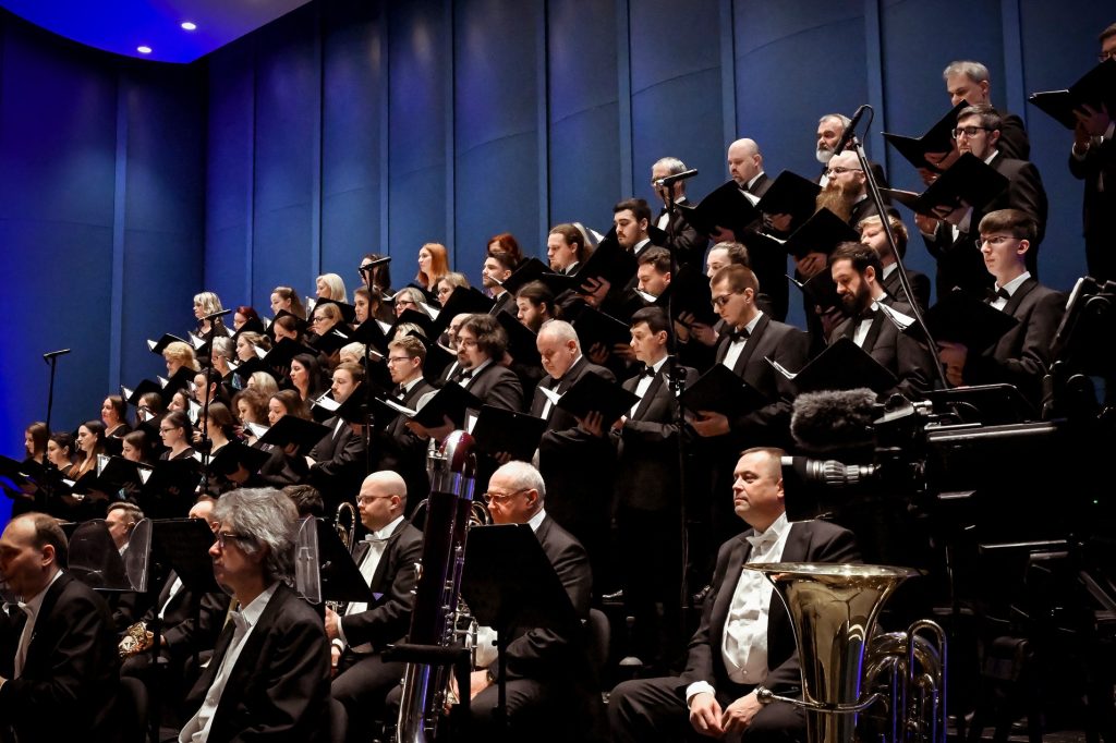 Filharmonie Brno: Amarus & Te Deum, 11. prosince 2025, Janáčkovo divadlo, Brno – Filharmonie Brno a Český filharmonický sbor Brno (foto Marek Olbrzymek)
