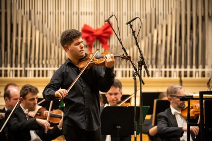 Filharmonie Brno: V očekávání světla, 18. prosince 2025, Besední dům, Brno – Milan Al-Ashhab (foto Jakub Joch)