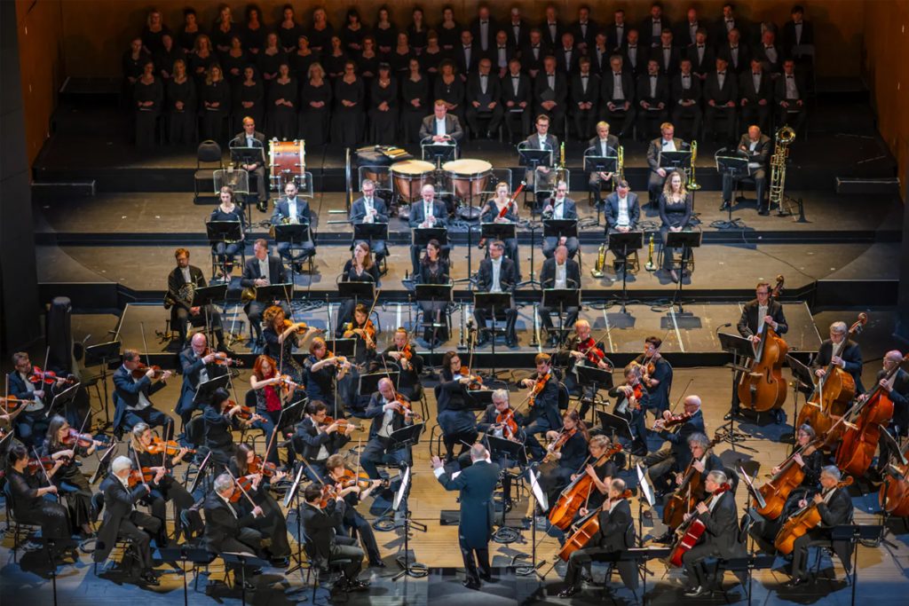 Vincenzo Bellini: Norma, 23. listopadu 2025, Státní opera – Hermann Bäumer, Orchestr Státní opery a Sbor Státní opery (foto Václav Hodina)