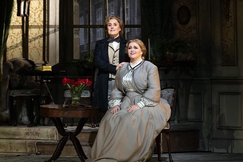 Richard Strauss: Arabella, The Metropolitan Opera, New York – Rachel Willis-Sørensen a Luise Alder (foto Marty Sohl)