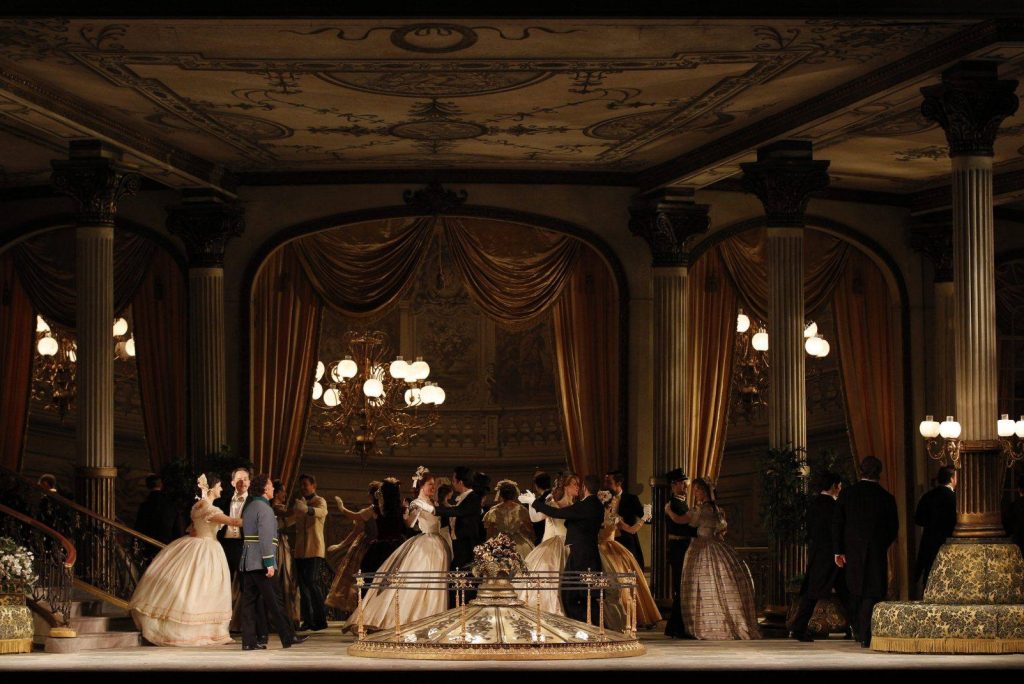 Richard Strauss: Arabella, The Metropolitan Opera, New York – Sbor Metropolitní opery (foto Marty Sohl)