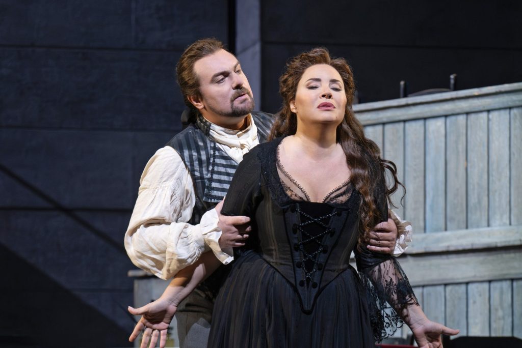 Umberto Giordano: Andrea Chénier, Metropolitní opera New York – Igor Golovatenko a Sonja Jončeva (zdroj Aerofilms)