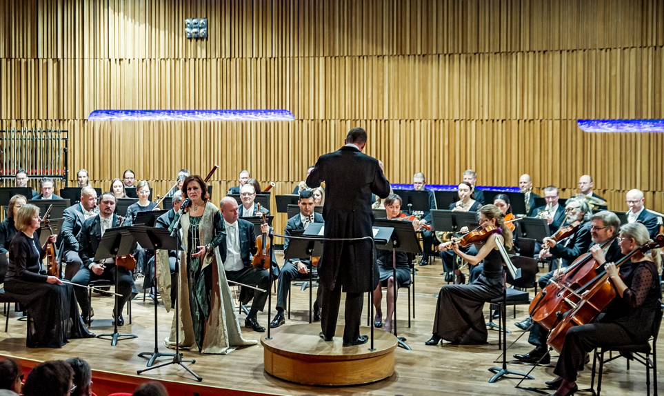 Závěrečný večer Melodramfestu 2025: Dita Hořínková, Jiří Petrdlík, Severočeská filharmonie Teplice, 14. prosince, sál Pražské konzervatoře (foto Martin Myslivec)