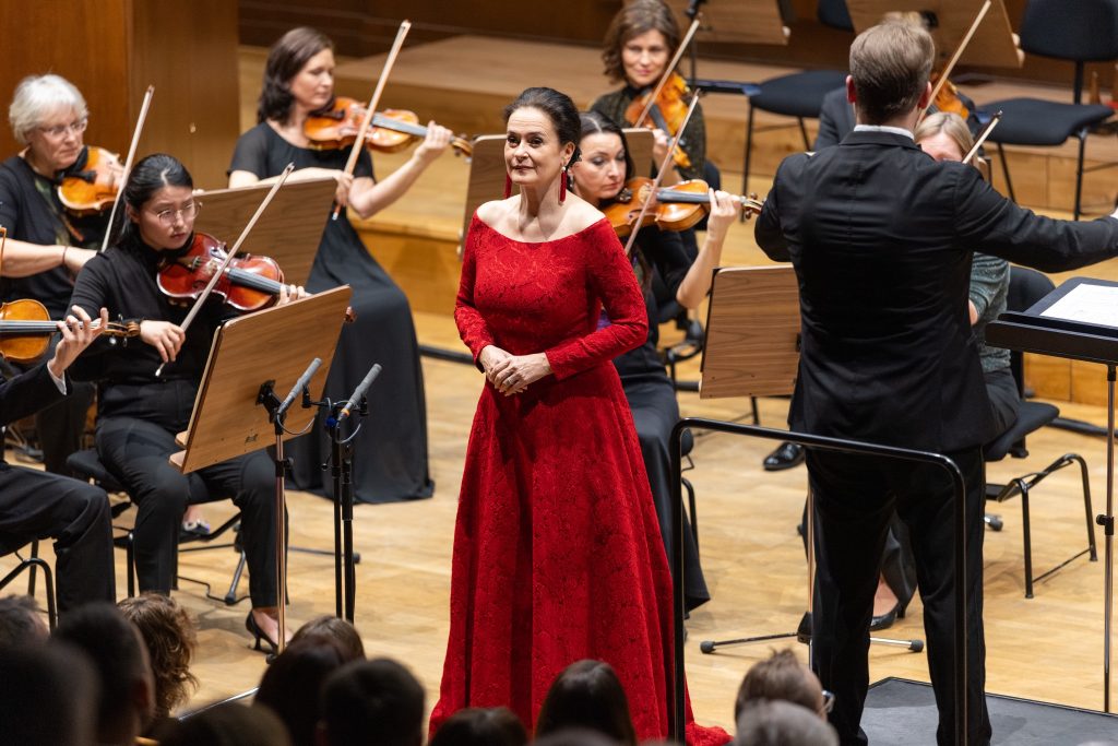 Simona Šaturová, 17. prosince 2025, Sukova síň Domu hudby, Pardubice – Simona Šaturová (foto František Renza)