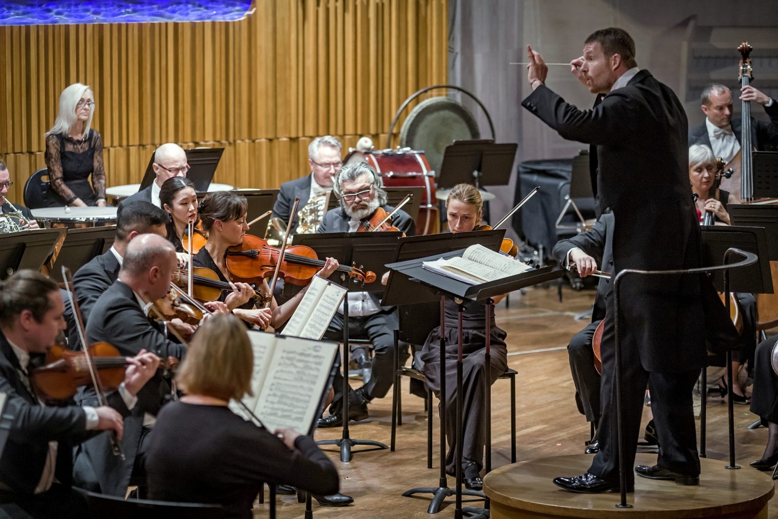 Závěrečný večer Melodramfestu 2025: Jiří Petrdlík, Severočeská filharmonie Teplice, 14. prosince, sál Pražské konzervatoře (foto Martin Myslivec)