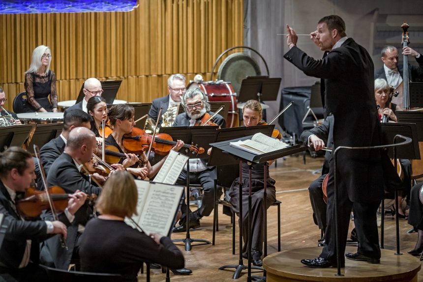 Závěrečný večer Melodramfestu 2025: Jiří Petrdlík, Severočeská filharmonie Teplice, 14. prosince, sál Pražské konzervatoře (foto Martin Myslivec)
