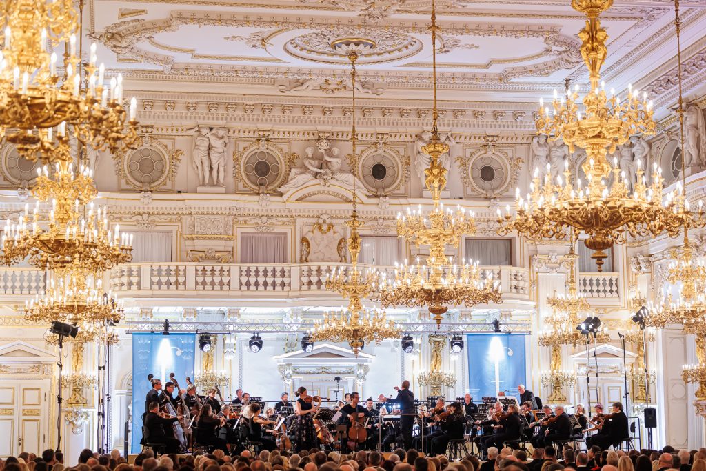Adventní koncert Pražského jara, 4. prosince 2025, Španělský sál, Pražský hrad – Veronika Eberle, Jean-Guihen Queyras, Yannick Nézet-Séguin a Chamber Orchestra of Europe (foto Michal Fanta)