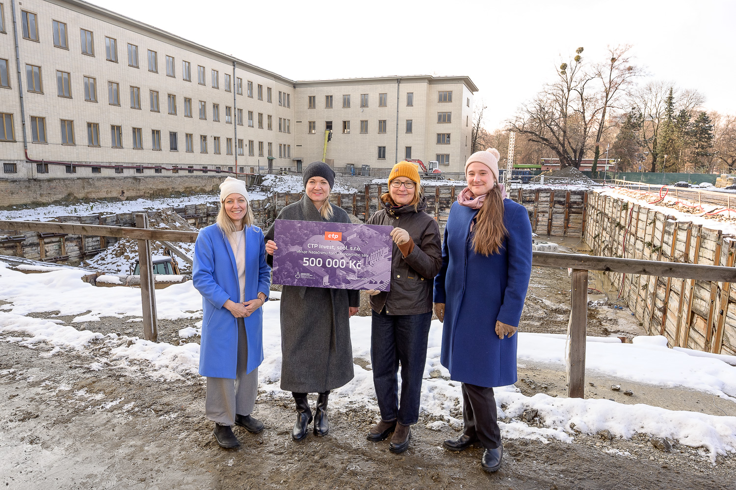 Symbolické předání daru CTP Invest na staveništi koncertního sálu (zdroj Koncertní sál Ostrava)