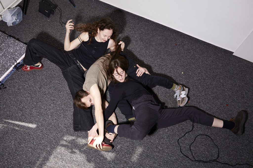 Temporary YOUNG – David Králík, Natálie Tun a Emma Fiala (foto Marek Bartoš)