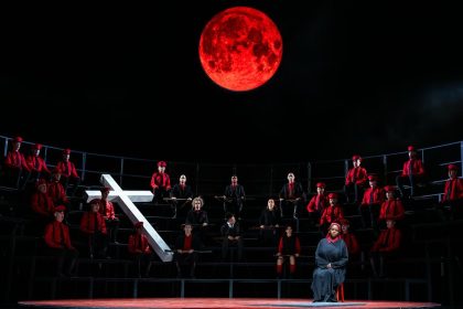 Leoš Janáček: Výlety páně Broučkovy,Tiroler Landestheater, Innsbruck –sbor Tiroler Landestheater (foto Nurith Wagner-Strauss)