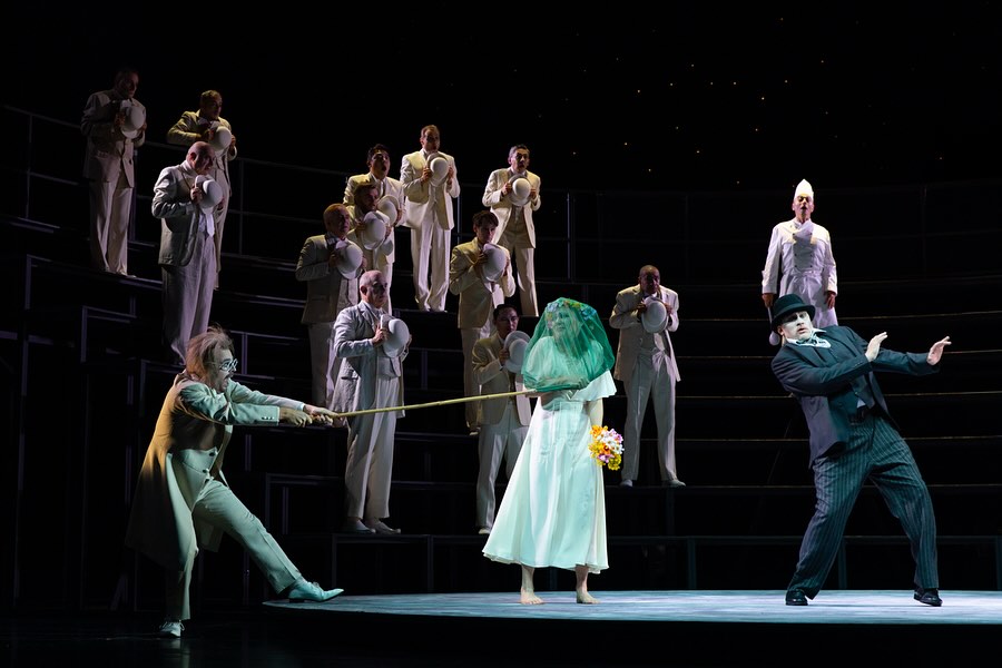Leoš Janáček: Výlety páně Broučkovy,Tiroler Landestheater, Innsbruck –Florian Stern, Hazel Neighbour, Marcel Brunner (foto Nurith Wagner-Strauss)