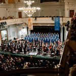 Vánoce & Plzeňská filharmonie, 11. prosince 2025, Měšťanská beseda, Plzeň – Chuhei Iwasaki, Plzeňská filharmonie a Kühnův dětský sbor (foto Jan Růžička)