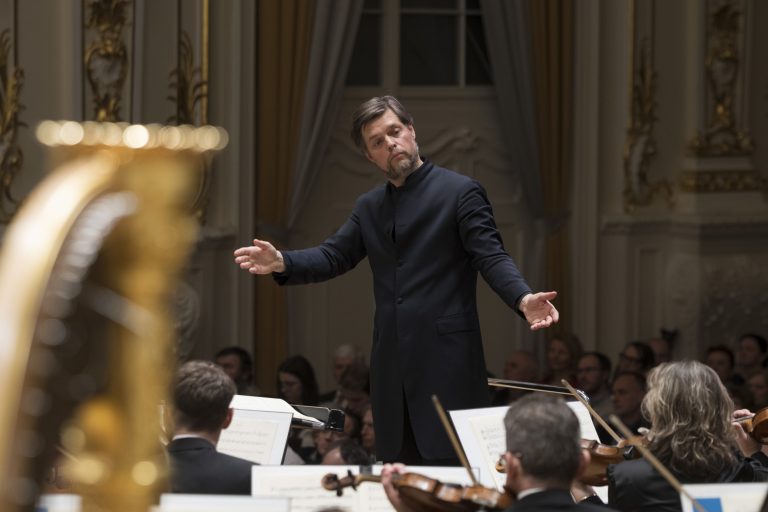 Slovenská filharmonie: Čekovská / Gubaidulina / Saint-Saëns, 15. ledna 2026, koncertní síň Slovenské filharmonie – Juraj Valčuha (foto Alexander Trizuljak)