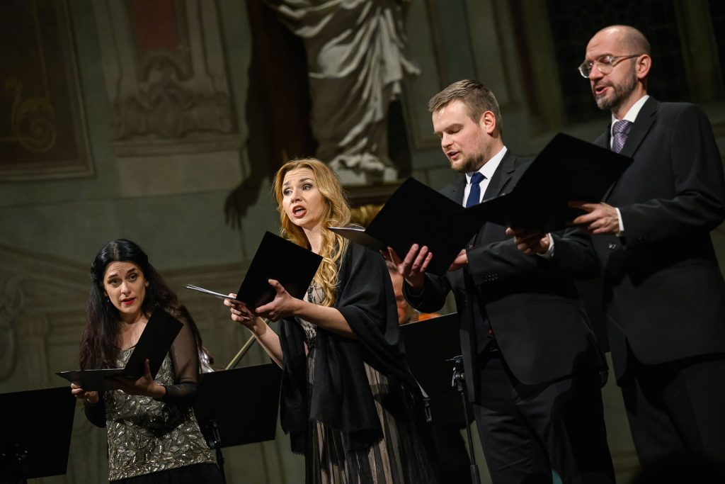 Barokní podvečery: Psallite Deo nostro, 30. prosince 2025, kostel sv. Šimona a Judy – Hana Blažíková, Lucie Netušilová Karafiátová, Ondřej Holub a Jaromír Nosek (foto Petra Hajská)