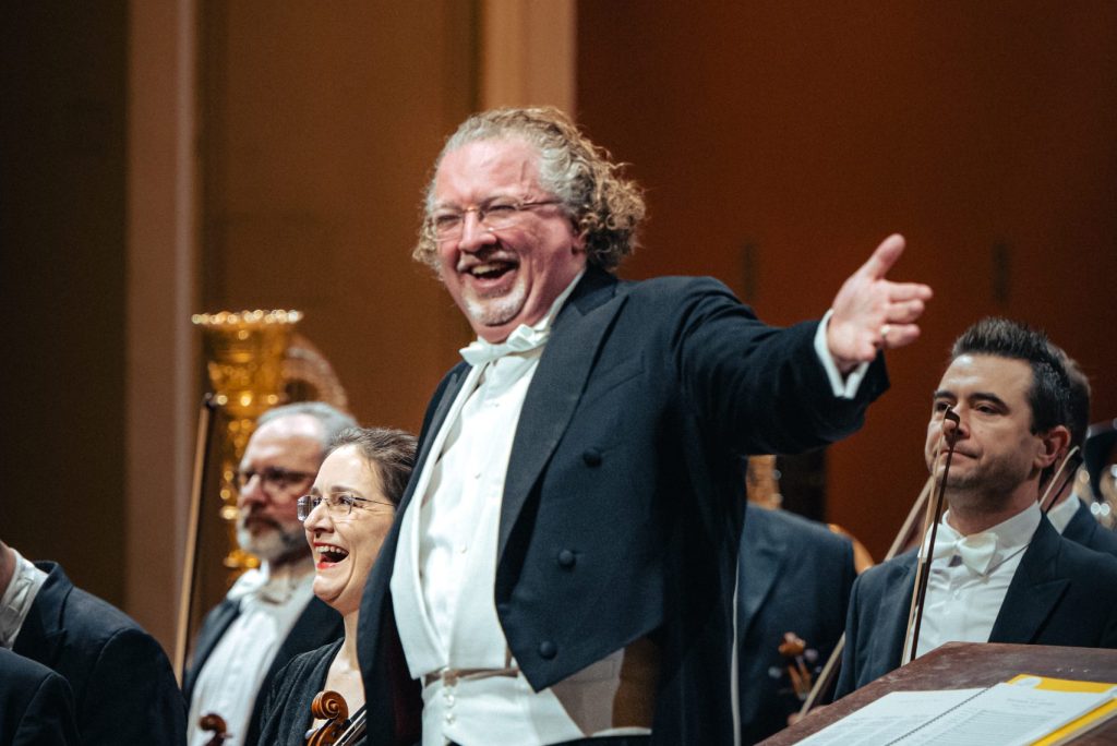Česká filharmonie • Stéphane Denève, 28. ledna 2026, Dvořákova síň, Rudolfinum, Praha – Stéphane Denève (foto Petr Chodura)