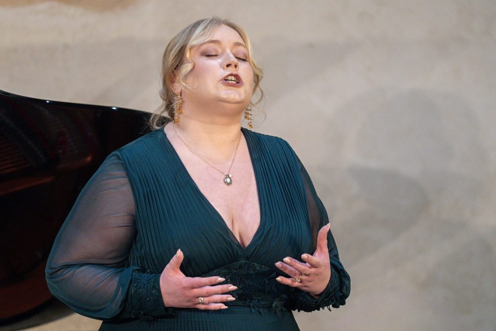 Kathleen O’Mara 25. ledna 2026, sál Novoměstské radnice, Karlovo náměstí, Praha (zdroj Nachtigall Artists Management, foto Petr Dyrc)