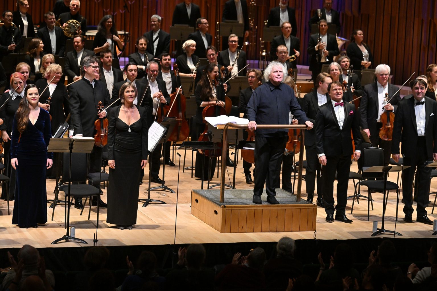 Leoš Janáček: Věc Makropulos, 15. ledna 2026, Barbican Centre, Londýn – Doubravka Novotná, Marlis Petersen, Sir Simon Rattle, Aleš Briscein, Svatopluk Sem a London Symphony Orchestra (foto Mark Allan)