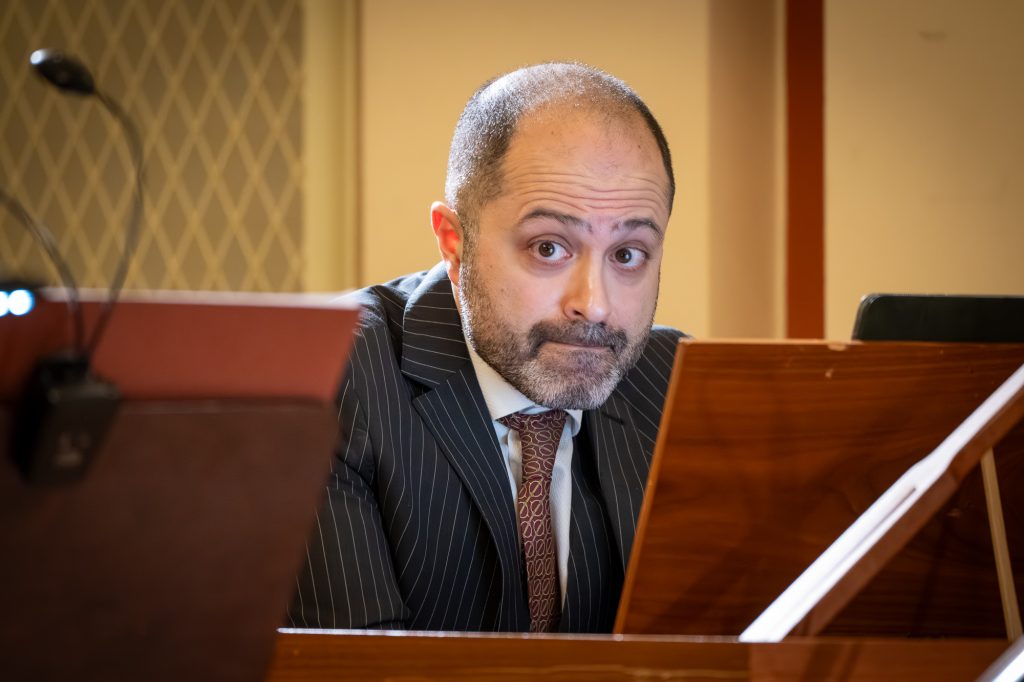 Český spolek pro komorní hudbu • Mahan Esfahani, 13. ledna 2026, Rudolfinum, Sukova síň, Praha – Mahan Esfahani (zdroj Česká filharmonie)