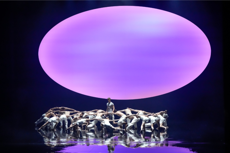 Henry Vega, Roman Novitzky: The Place of Choice, Opernhaus Stuttgart – Henrik Erikson se souborem (foto Roman Novitzky/Stuttgarter Ballett)